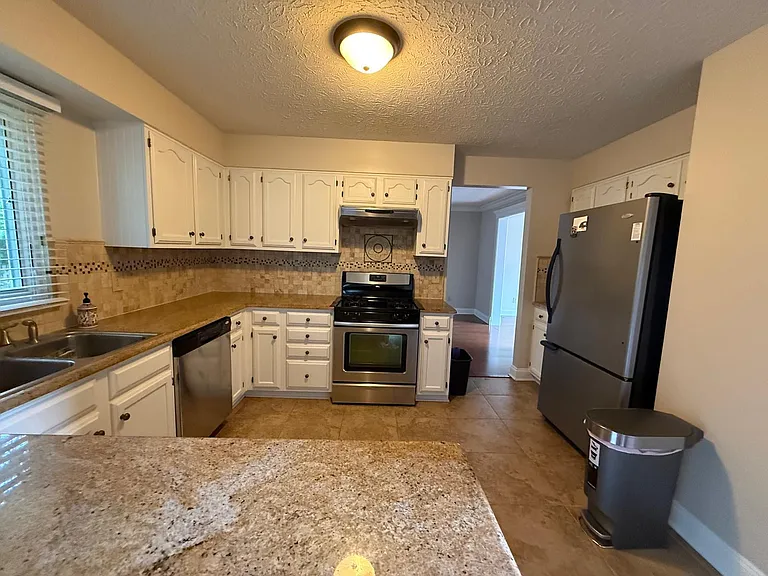 7574 Allenwood Ct — Photo 14