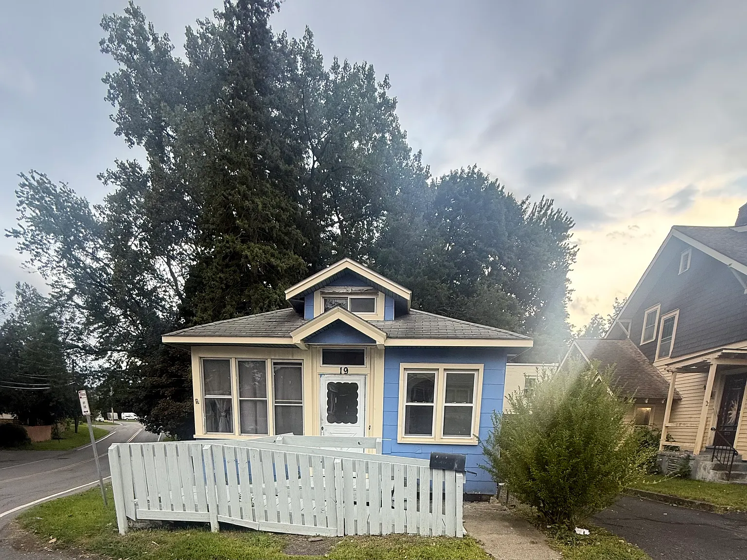3 bed, 800 sqft, $1,950 — Photo 1