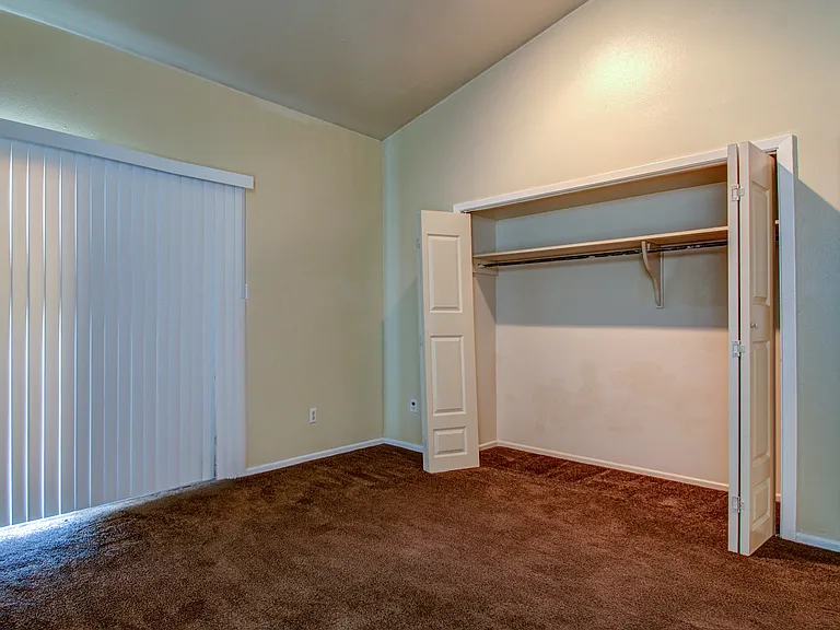 Bay Bluff Apartments — Photo 13