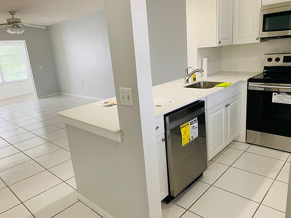 3rd image of 2213 NE 1st Ct APT 201