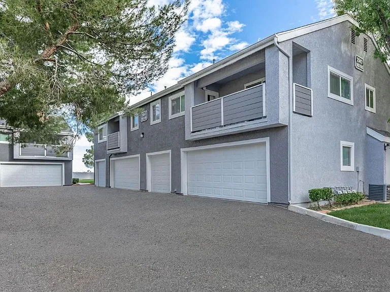 Westwood Park Apartments — Photo 13