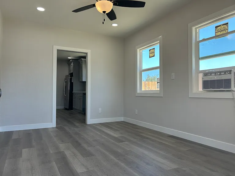 180 N Airport Way — Photo 2
