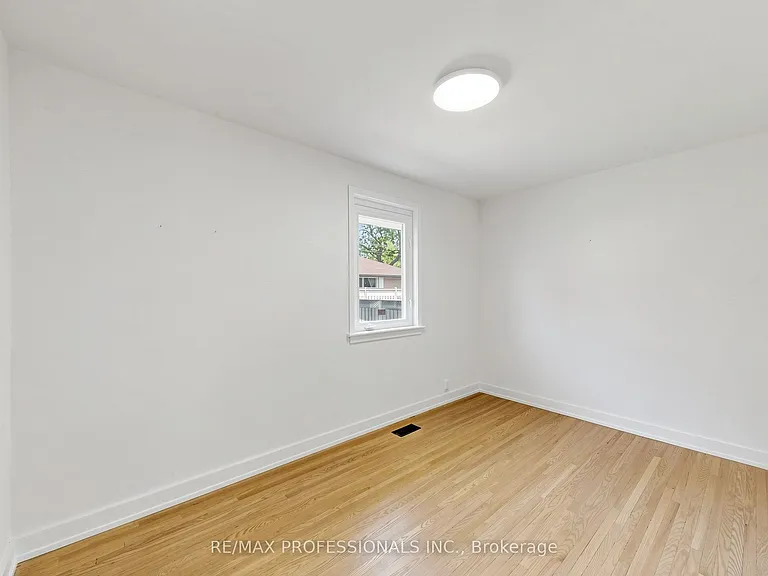 25 Carsbrooke Rd — Photo 18