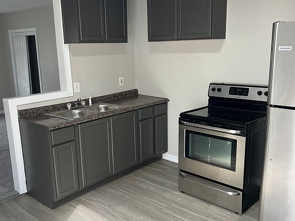 2nd image of 2715 Moffatt Ave