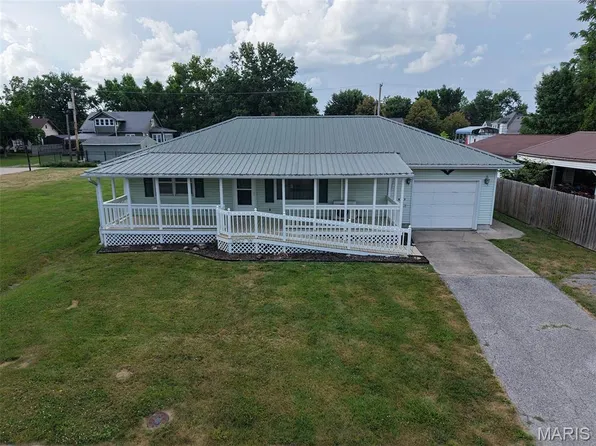 657 W Main St, Kahoka, MO 63445