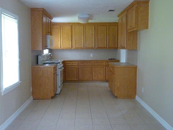 Kitchen with Hard Tile