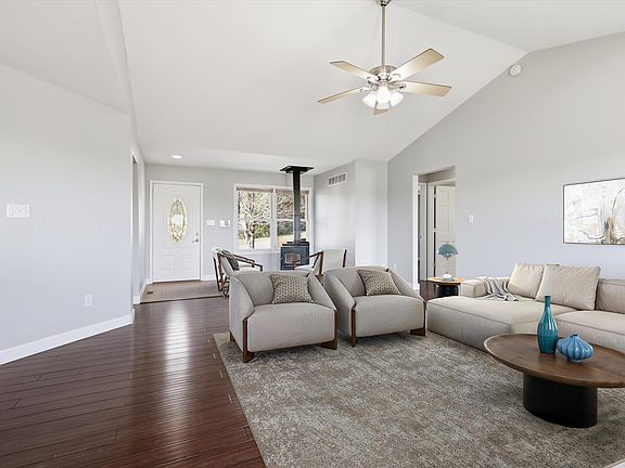 5th image of 1902 E 300th Rd