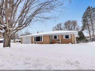 1667 Beaver Dam Dr, Green Bay, WI 54304