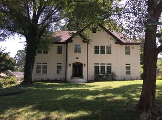 3823 Barclay Downs Dr, Charlotte, NC 28209