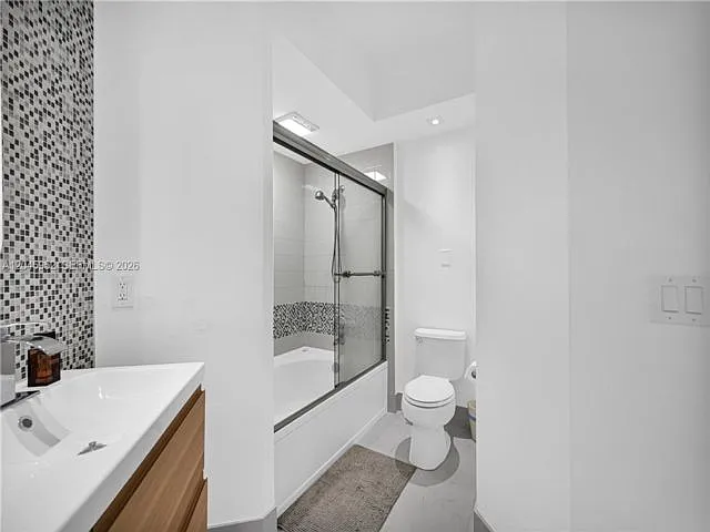 3245 NE 184th St #13104 — Photo 15