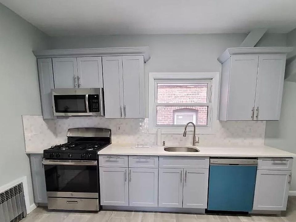 1st image of 14 Durand Pl #1