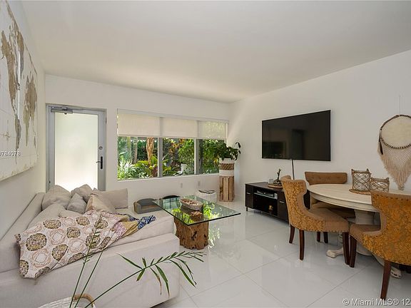 3rd image of 2135 Washington Ct Townhouse 3W