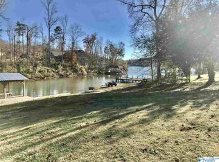 315 Bay Point Dr, Rainbow City, AL 35906