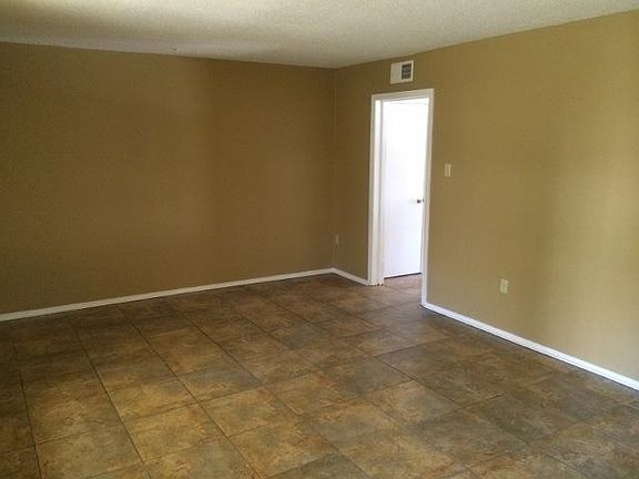 3rd image of 3658 Chesterwood Dr