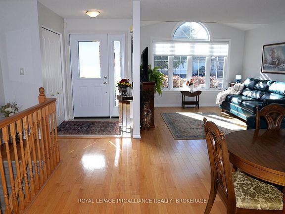 5th image of 166 Ellesmeer Ave