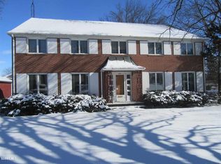 605 S Hickory St, Shannon, IL 61078