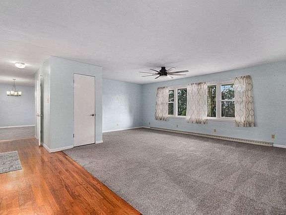 2nd image of 516 S Shumaker Dr