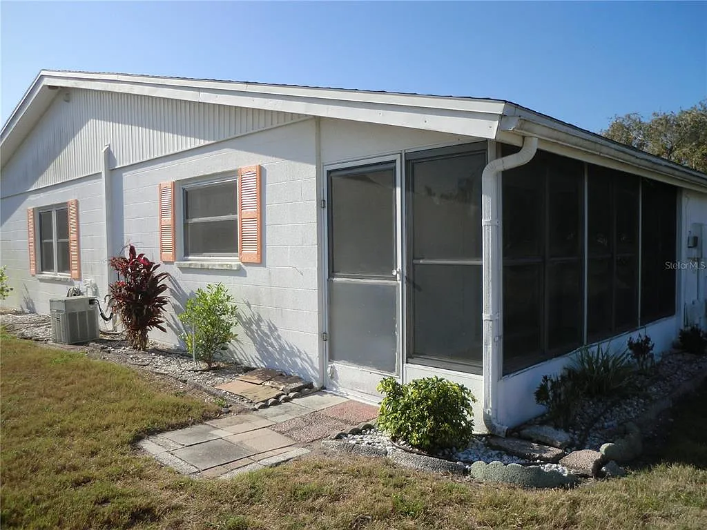 Building Photo - 1902 Andover St #203