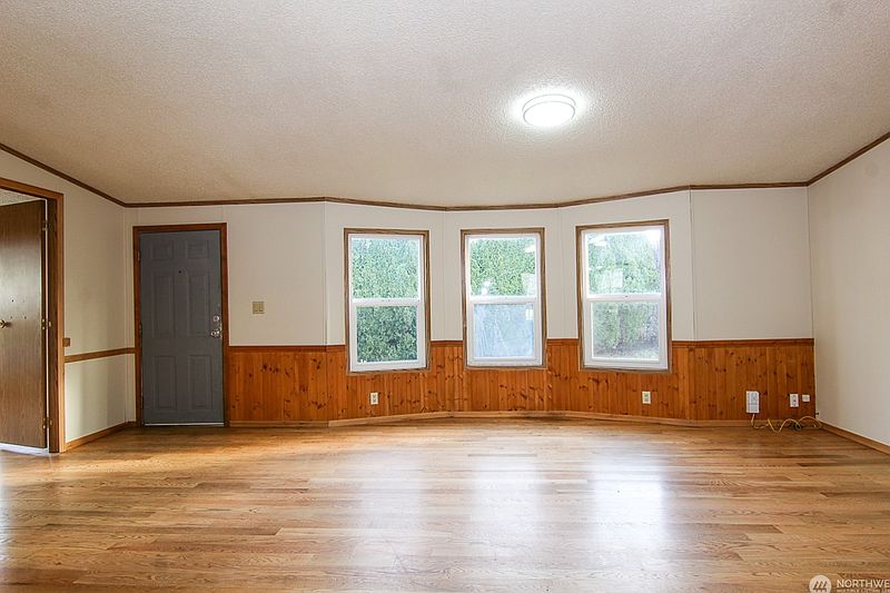 5th image of 15906 355th Drive SE
