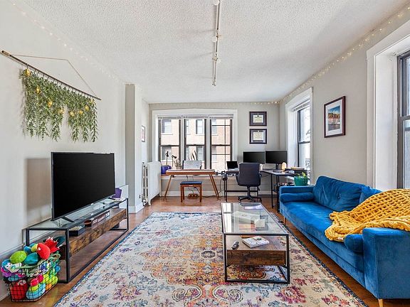 3rd image of 725 W Sheridan Rd APT 301