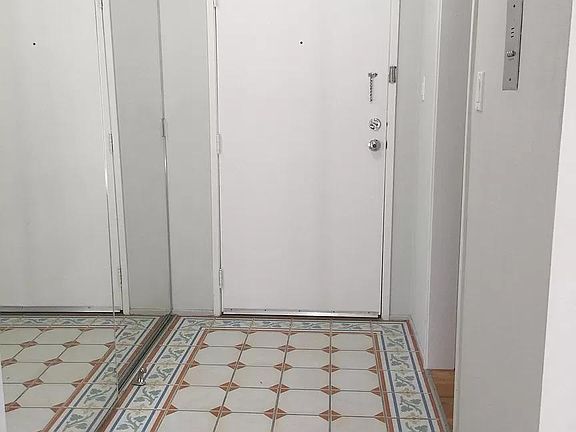 3rd image of 904 Peninsula Ave APT 412