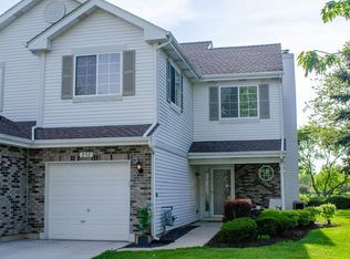 232 Sierra Pass Dr, Schaumburg, IL 60194