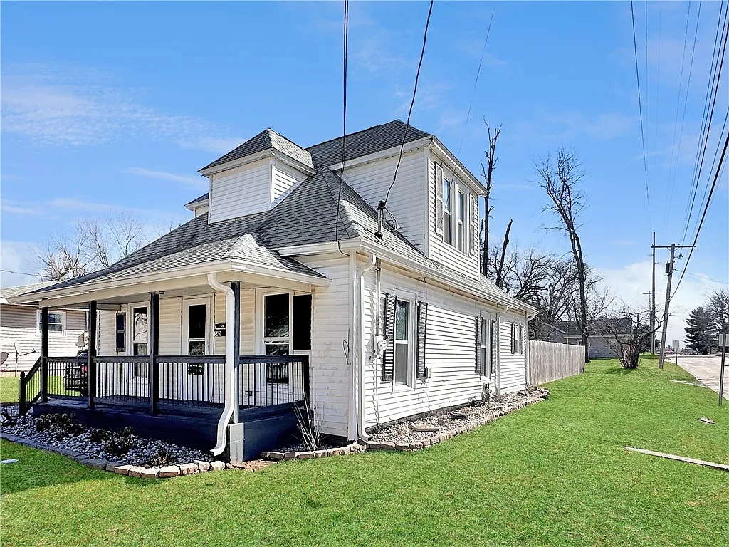 340 W Fryer Ave photo 1