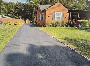 22618 Brookdale St, Farmington, MI 48336