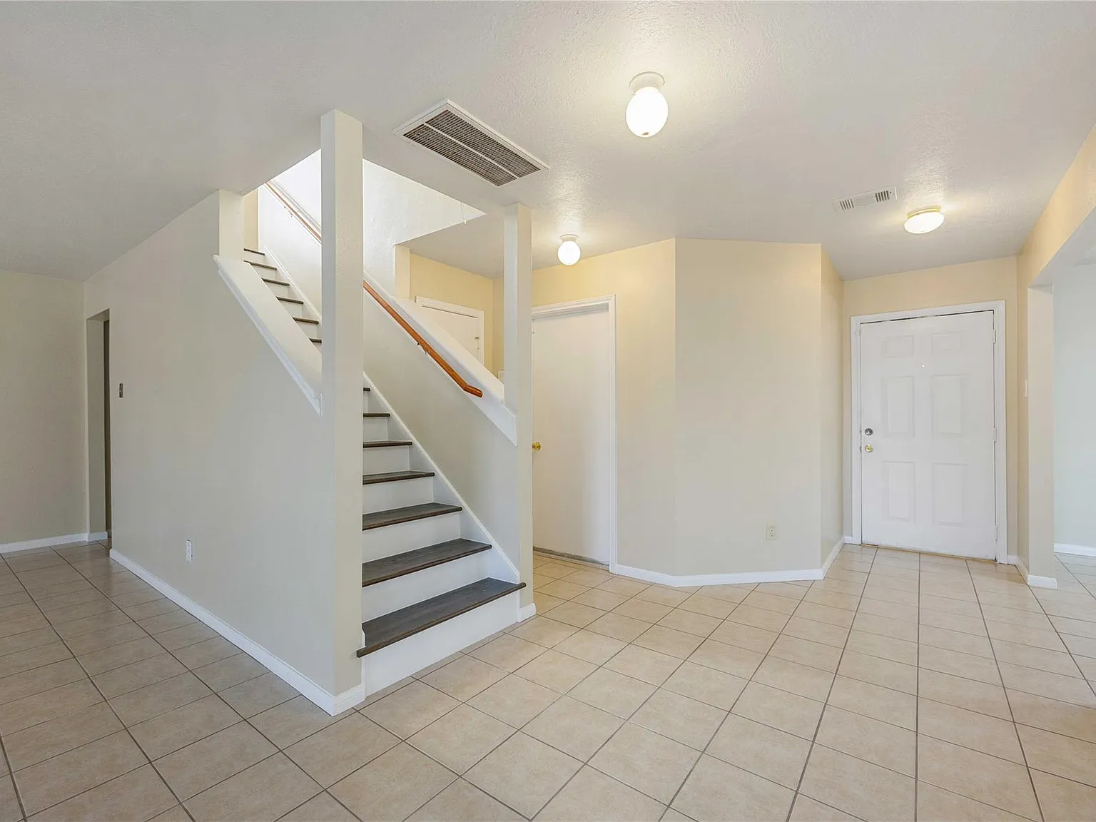 4 bed, 3.5 bath, 2153 sqft, $2,650 — Photo 4