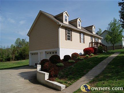 nice slopped lot for privacy