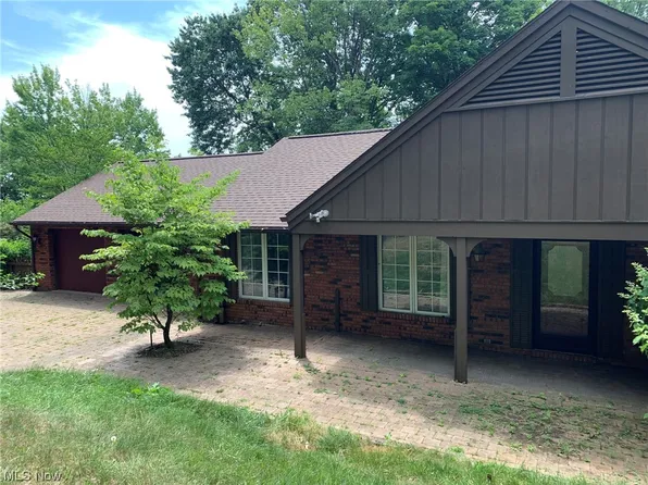 1561 Cathair Dr NW, Bolivar, OH 44612