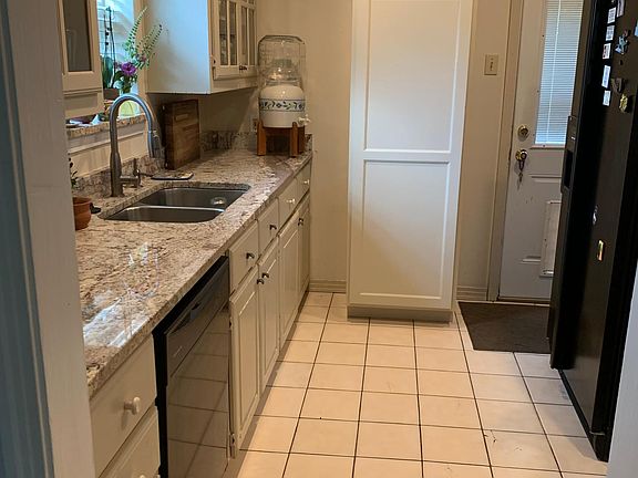 4th image of 4811 Stanford Ave