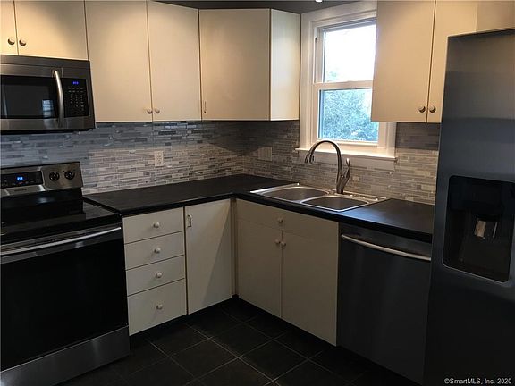 4th image of 24 Newport Dr
