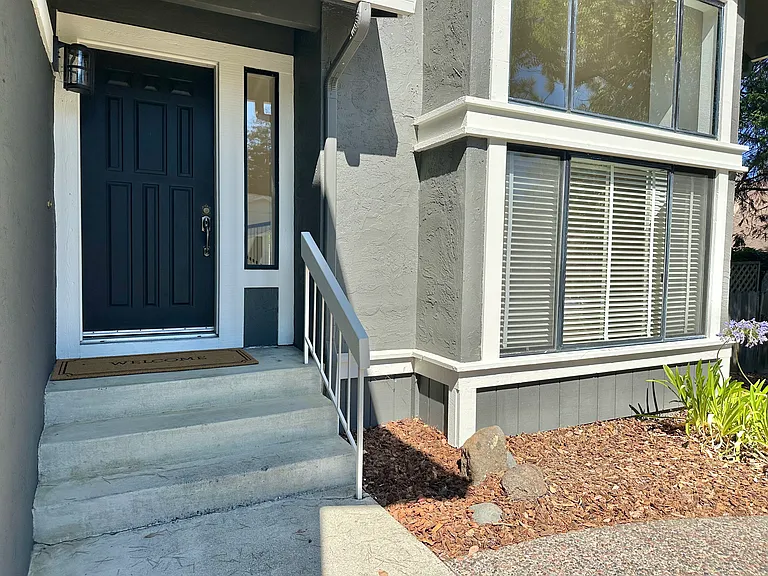 768 Rose Dr — Photo 2