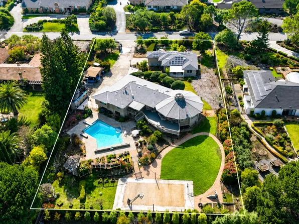 300 Ridgeway Rd, Woodside, CA 94062