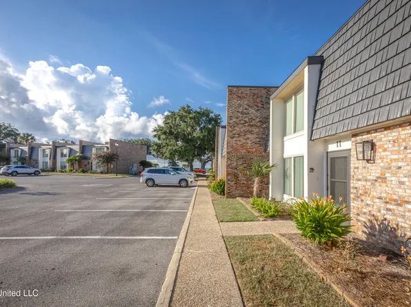 527 Front Beach Dr APT 11, Ocean Springs, MS 39564