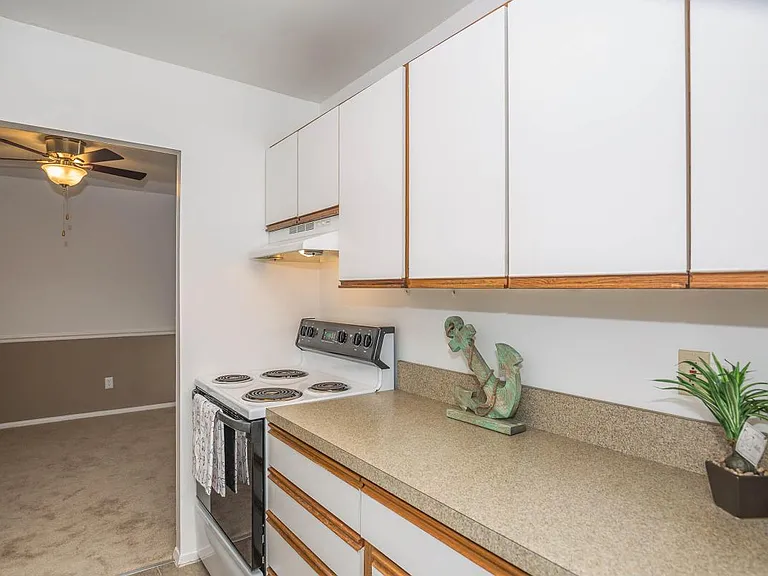 Groton Towers — Photo 21