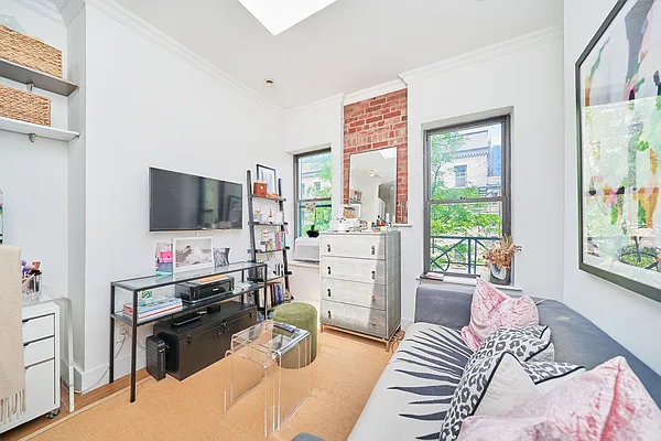 Rented by Living New York | media 8