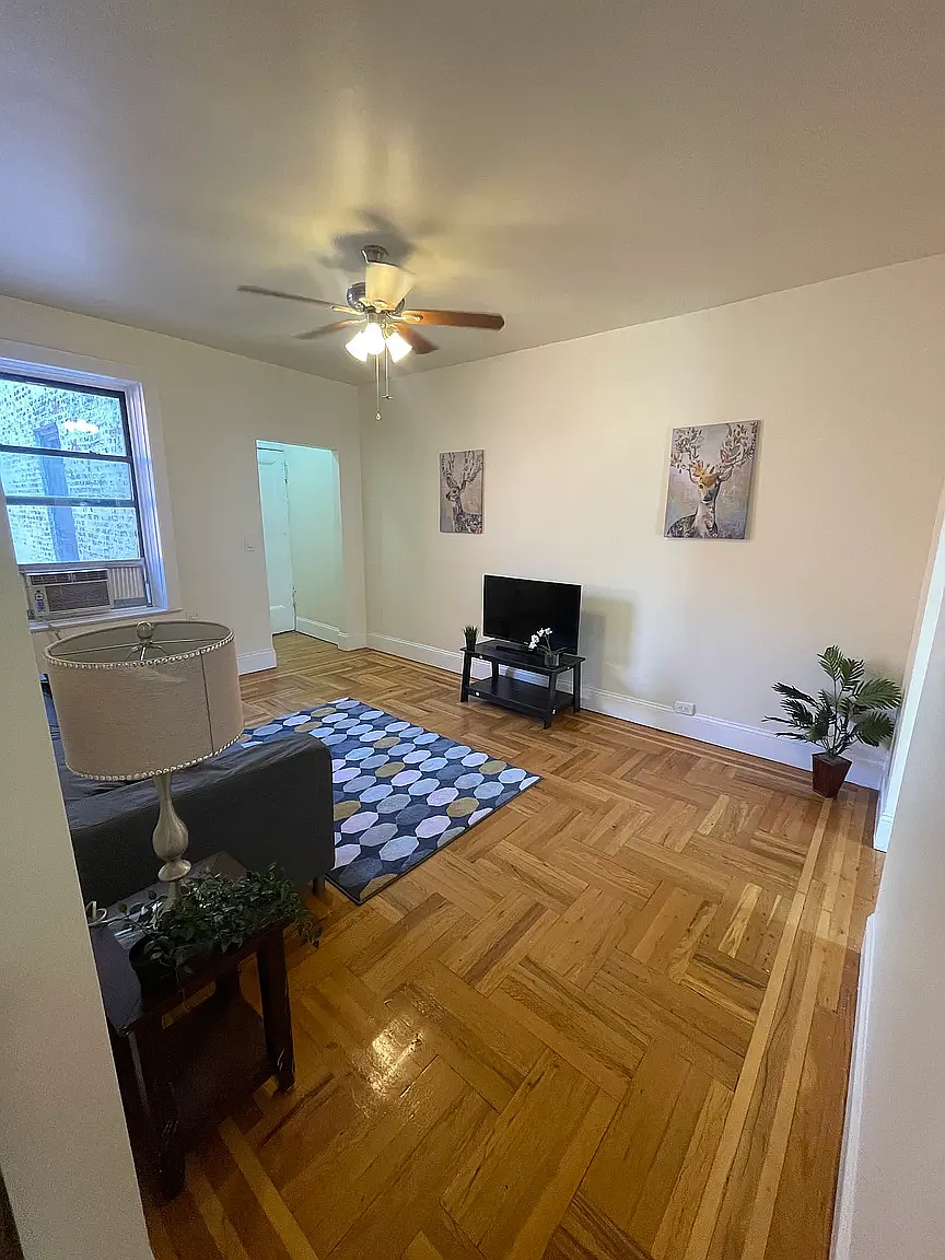 20 Broadway Terrace — Photo 2