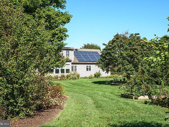 3rd image of 7844 Chester Ct