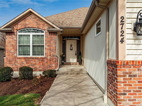 3rd image of 2724 S Woodbury Dr