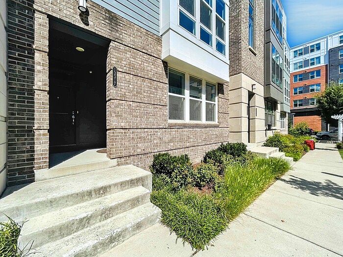 1st image of 13317 Launders St