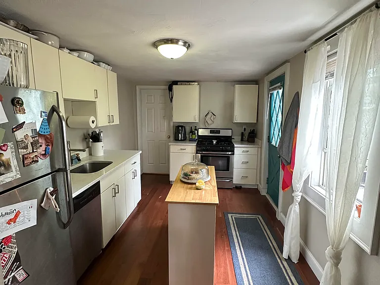 261 Emerson St #1 — Photo 6