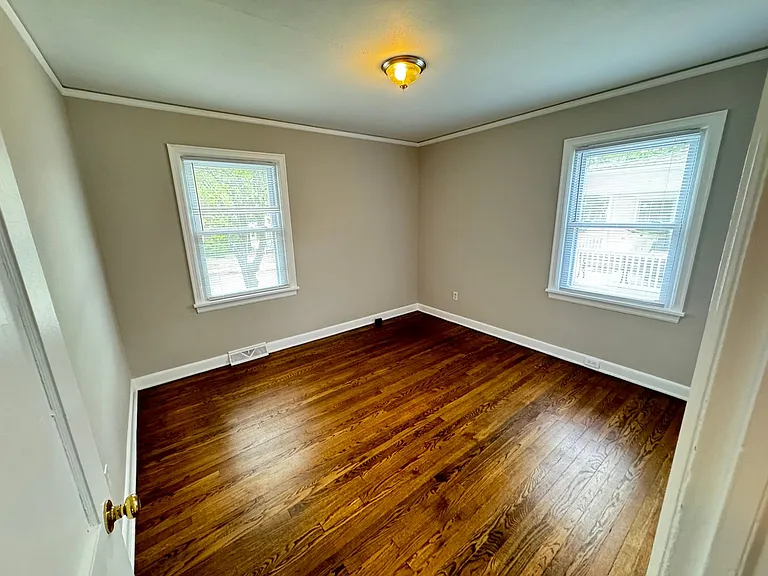 500 Elm St — Photo 16