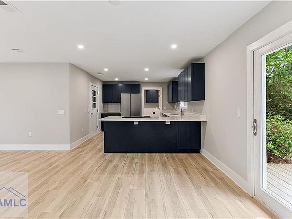 5th image of 147 Greenwood St