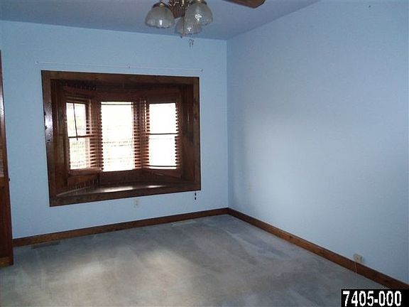 4th image of 34 Oakwood Dr