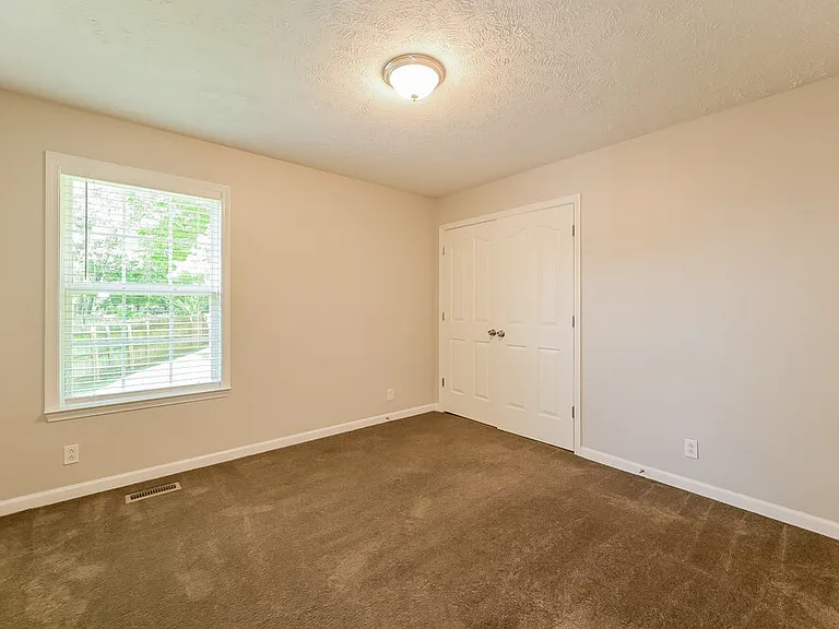 2521 Kilkenny Ct — Photo 13