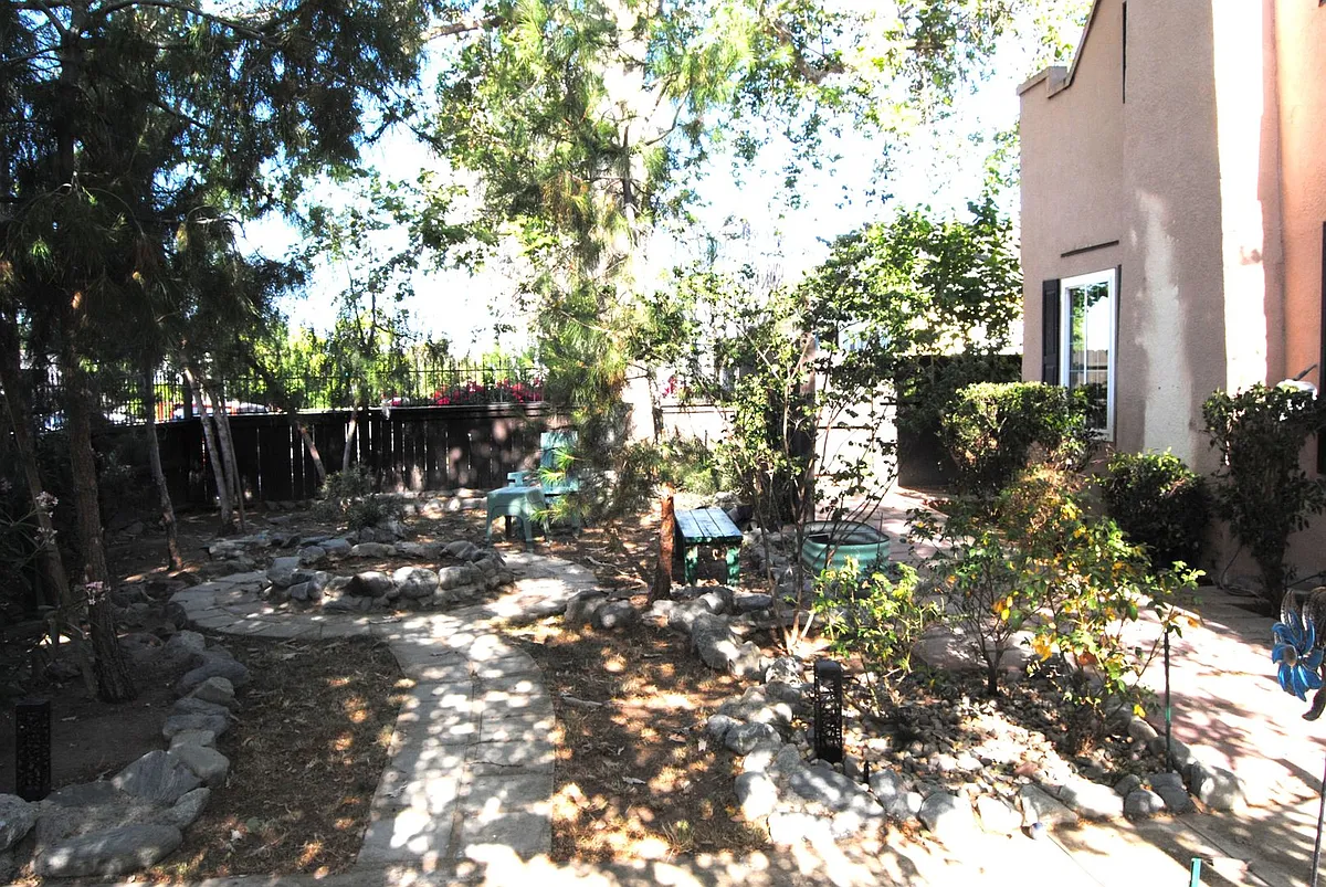 Building Photo - 114 Flower St