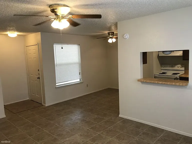 3205 Eagle Hill Ct #C — Photo 4