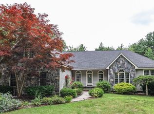 4 Fieldstone Dr, Hooksett, NH 03106
